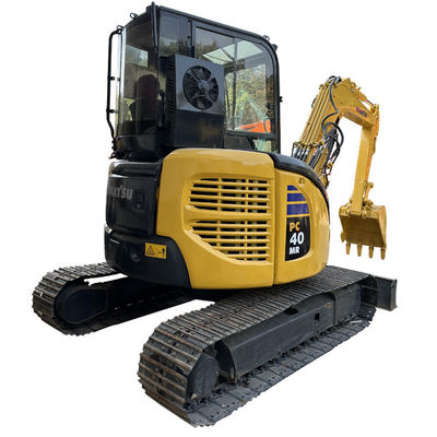 Excavadora hidráulica Komatsu PC40 de 4 toneladas com capacidade de balde de 0,14 m3 e raio máximo de escavação de 5510 mm