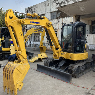 Excavadora hidráulica Komatsu PC40 de 4 toneladas com capacidade de balde de 0,14 m3 e raio máximo de escavação de 5510 mm