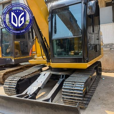 Excavadora CAT307E de 7 toneladas, ano 2022, quase nova à venda.