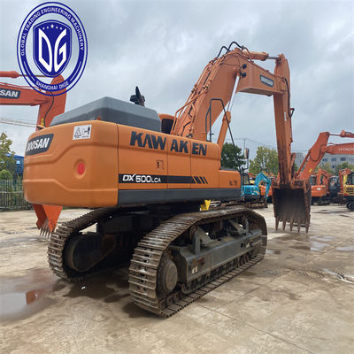 Excavadora usada Doosan DX500 de 50 toneladas com controle preciso sobre a escavação