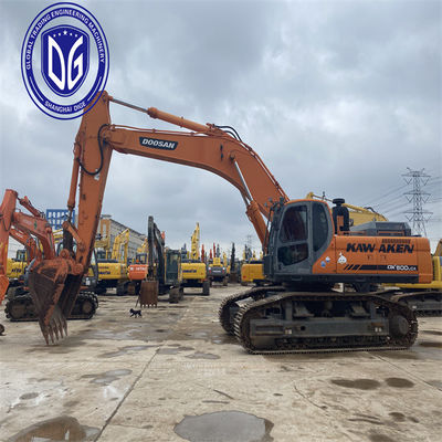 Excavadora usada Doosan DX500 de 50 toneladas com controle preciso sobre a escavação