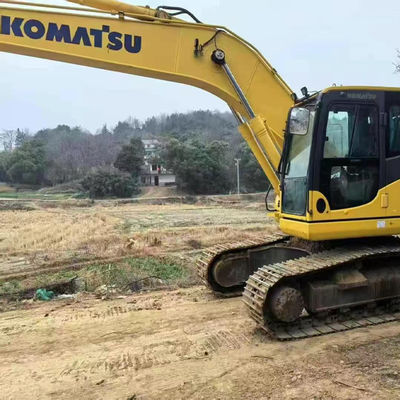 Experimente o desempenho superior da escavadeira Komatsu PC200 com motor hidráulico