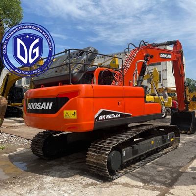 Escavadeira Doosan DX225 Usada Equipamento Pesado Confiável e Acessível