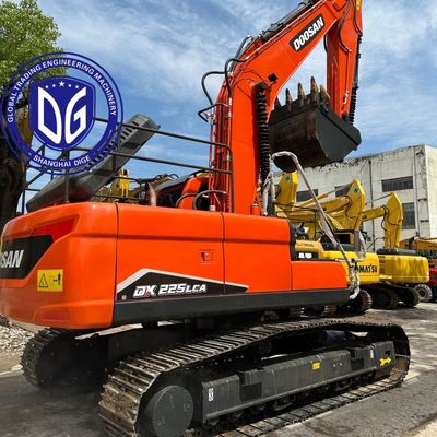 Escavadeira Doosan DX225 Usada Equipamento Pesado Confiável e Acessível