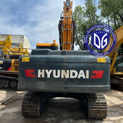 Excavadora Hyundai 220LC-9S usada. Equipamento pesado de 22 toneladas em excelentes condições de trabalho.